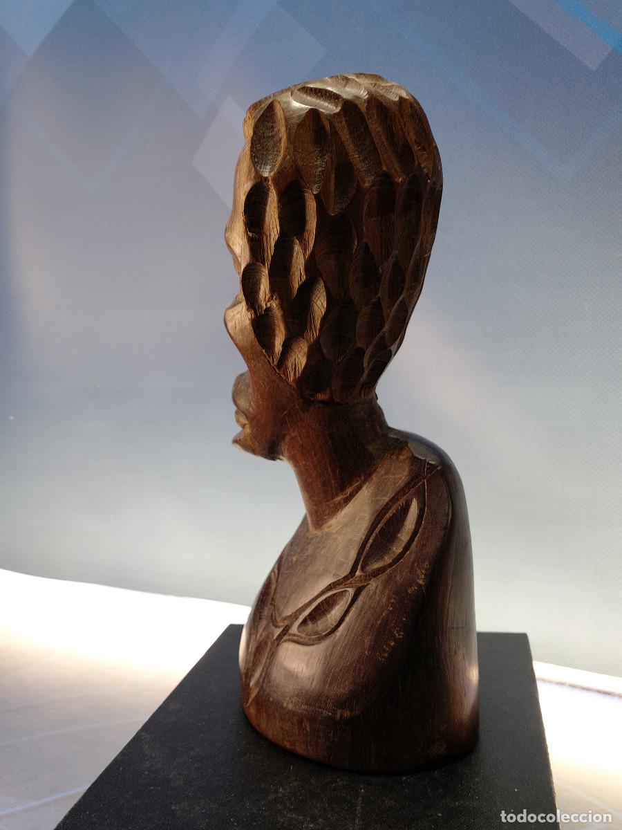 Arte: Busto tallado en madera maciza. - Foto 3