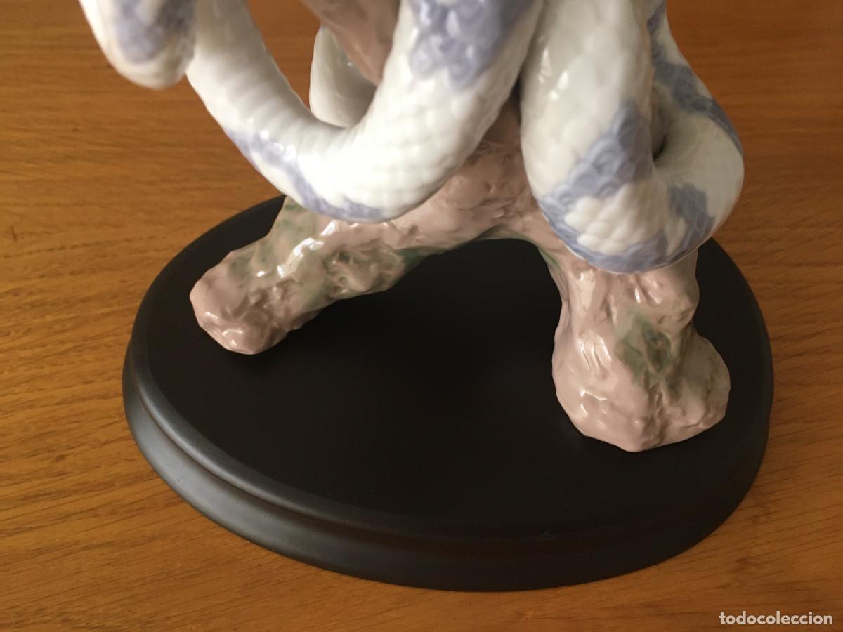 Arte: Serpiente de Lladr&oacute; con peana de madera. - Foto 4