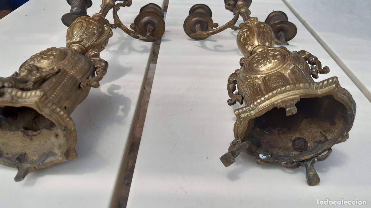 Arte: Pareja de candelabros bronce - Foto 3