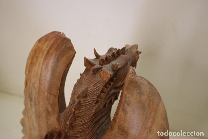 Arte: talla dragon alado de madera - Foto 2