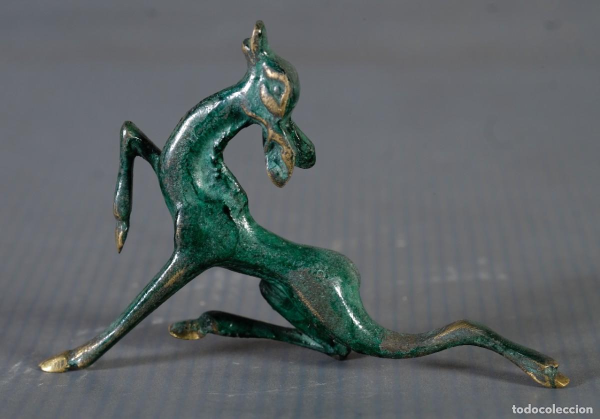 Arte: Figura de animal en bronce - Foto 1