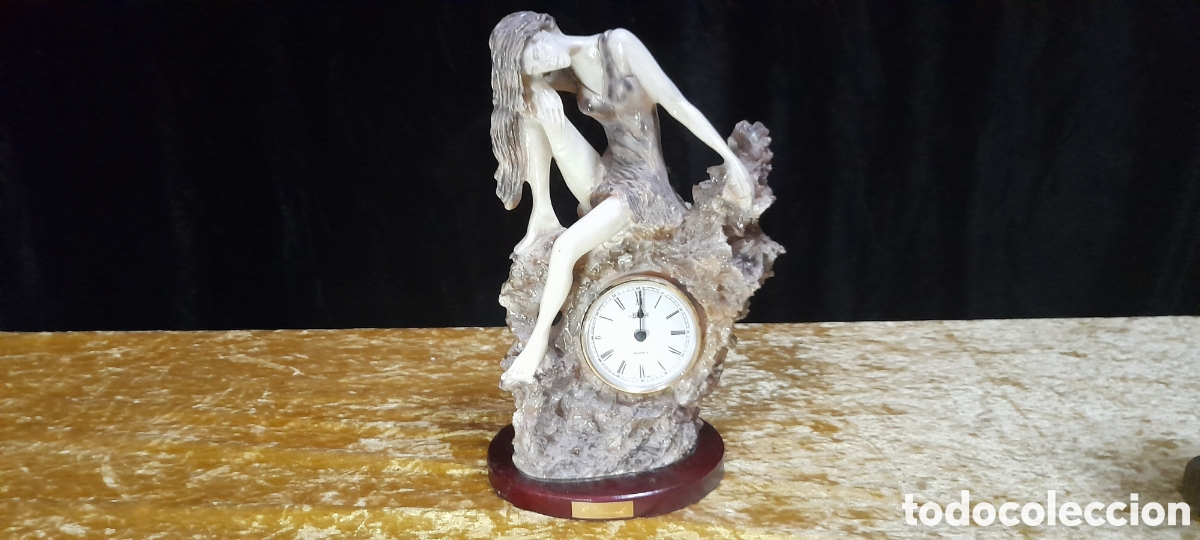 Arte: Figura con reloj de R. BACARDI. - Foto 1