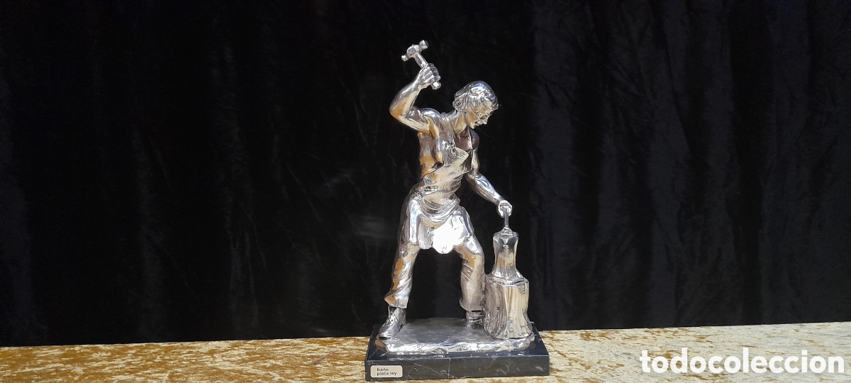 Arte: Figura de herrero con base de m&aacute;rmol. - Foto 1