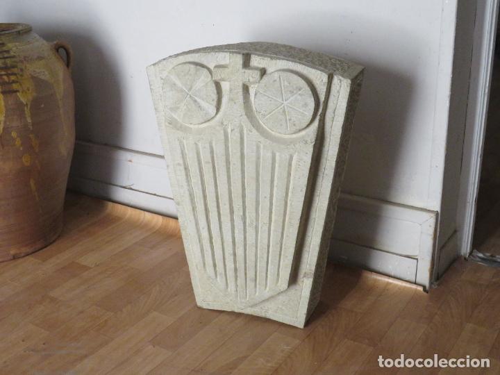 Arte: ESCUDO TALLADO EN PIEDRA - Foto 1