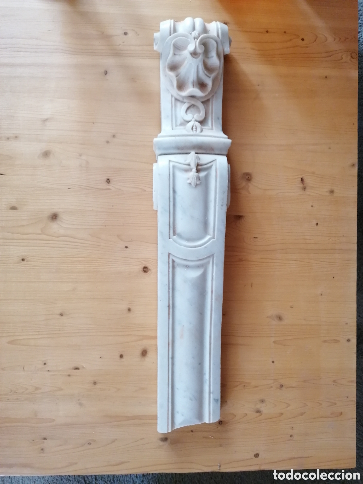 Arte: Fragmento de chimenea de m&aacute;rmol