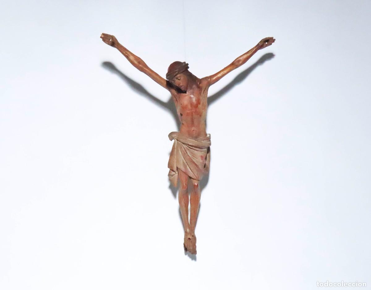 Arte: Antiguo Cristo tallado en madera - Foto 1