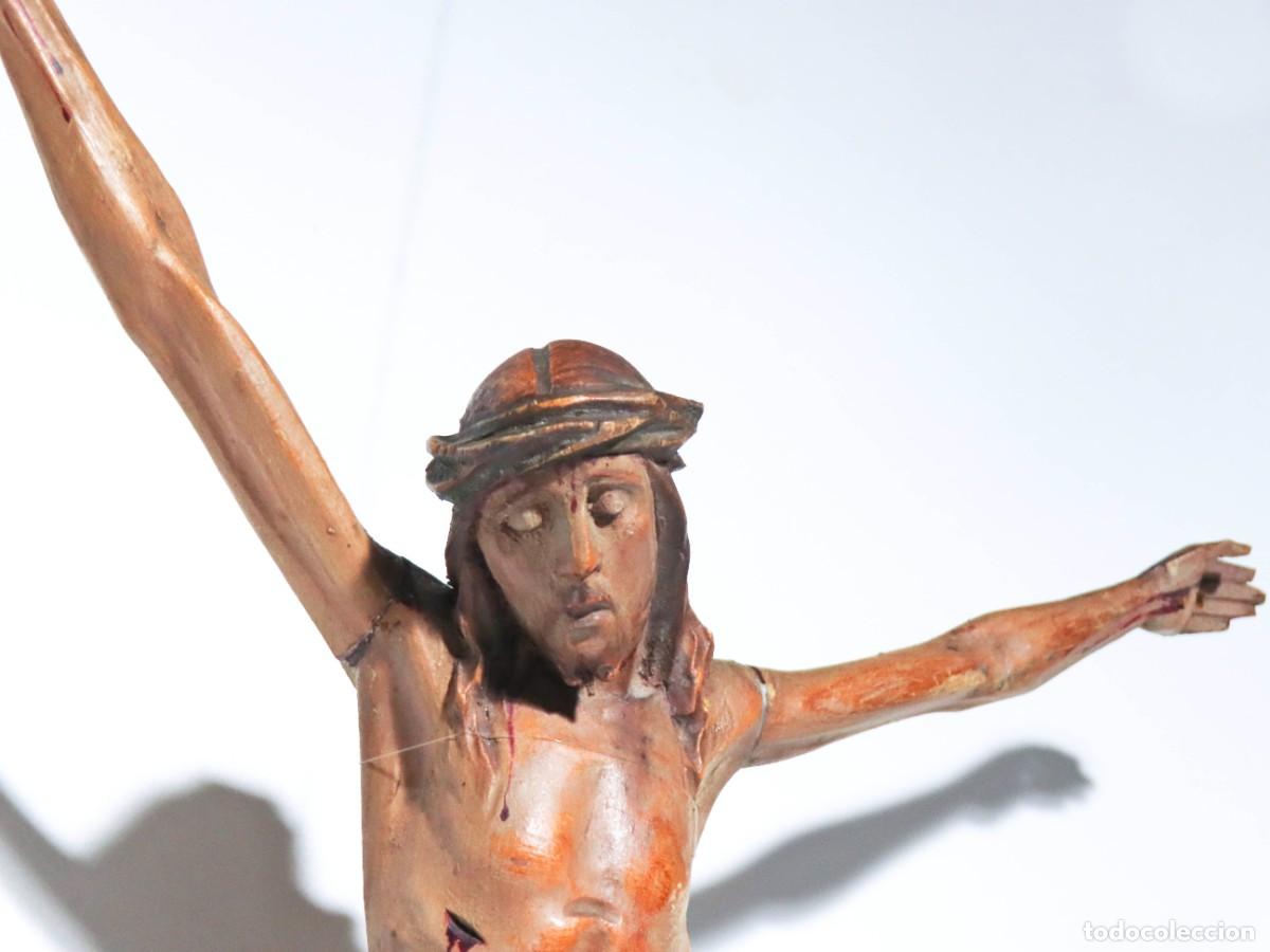 Arte: Antiguo Cristo tallado en madera - Foto 2