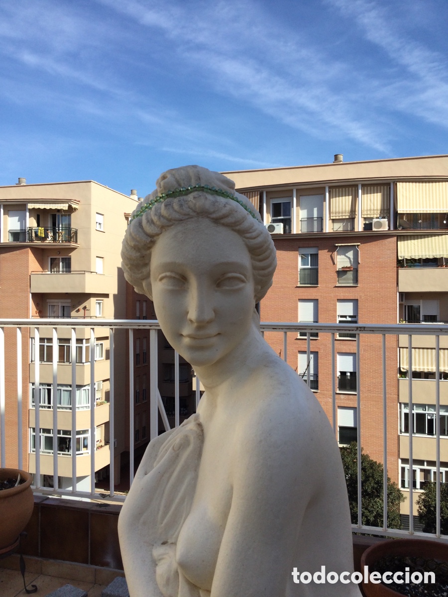 Arte: Diosa de resina con base en piedra - Foto 3