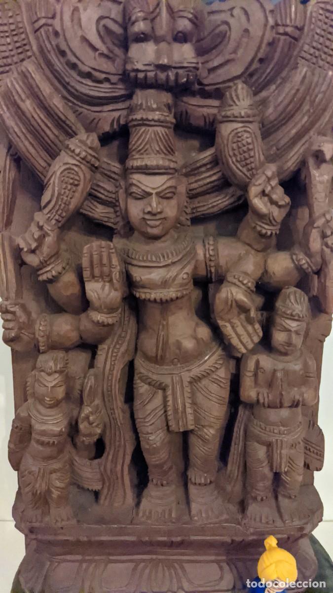 Arte: PANEL DE MADERA TALLADA QUE REPRESENTA A VISHNU CON SRI DEVI Y BHU DEVI, INDIA - Foto 1