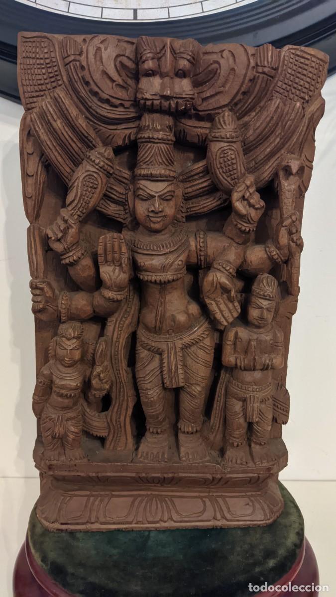 Arte: PANEL DE MADERA TALLADA QUE REPRESENTA A VISHNU CON SRI DEVI Y BHU DEVI, INDIA - Foto 2