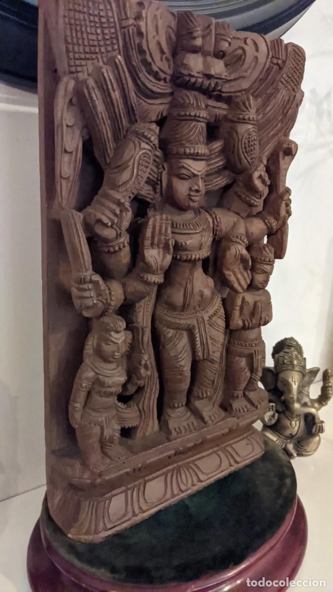 Arte: PANEL DE MADERA TALLADA QUE REPRESENTA A VISHNU CON SRI DEVI Y BHU DEVI, INDIA - Foto 3