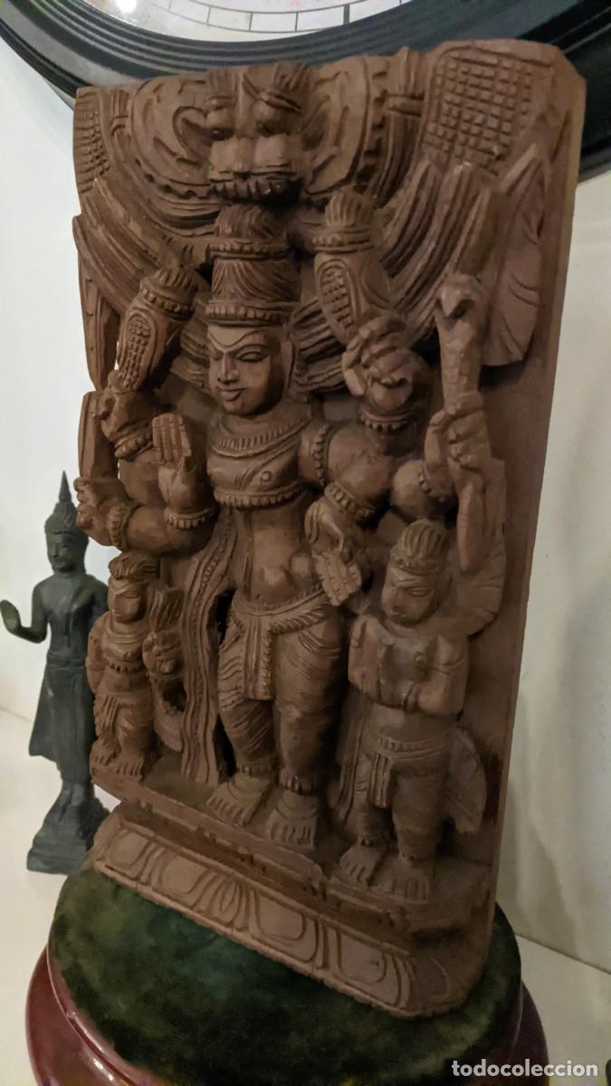 Arte: PANEL DE MADERA TALLADA QUE REPRESENTA A VISHNU CON SRI DEVI Y BHU DEVI, INDIA - Foto 4