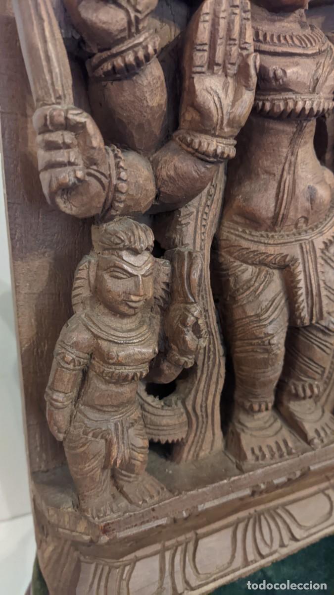 Arte: PANEL DE MADERA TALLADA QUE REPRESENTA A VISHNU CON SRI DEVI Y BHU DEVI, INDIA - Foto 6