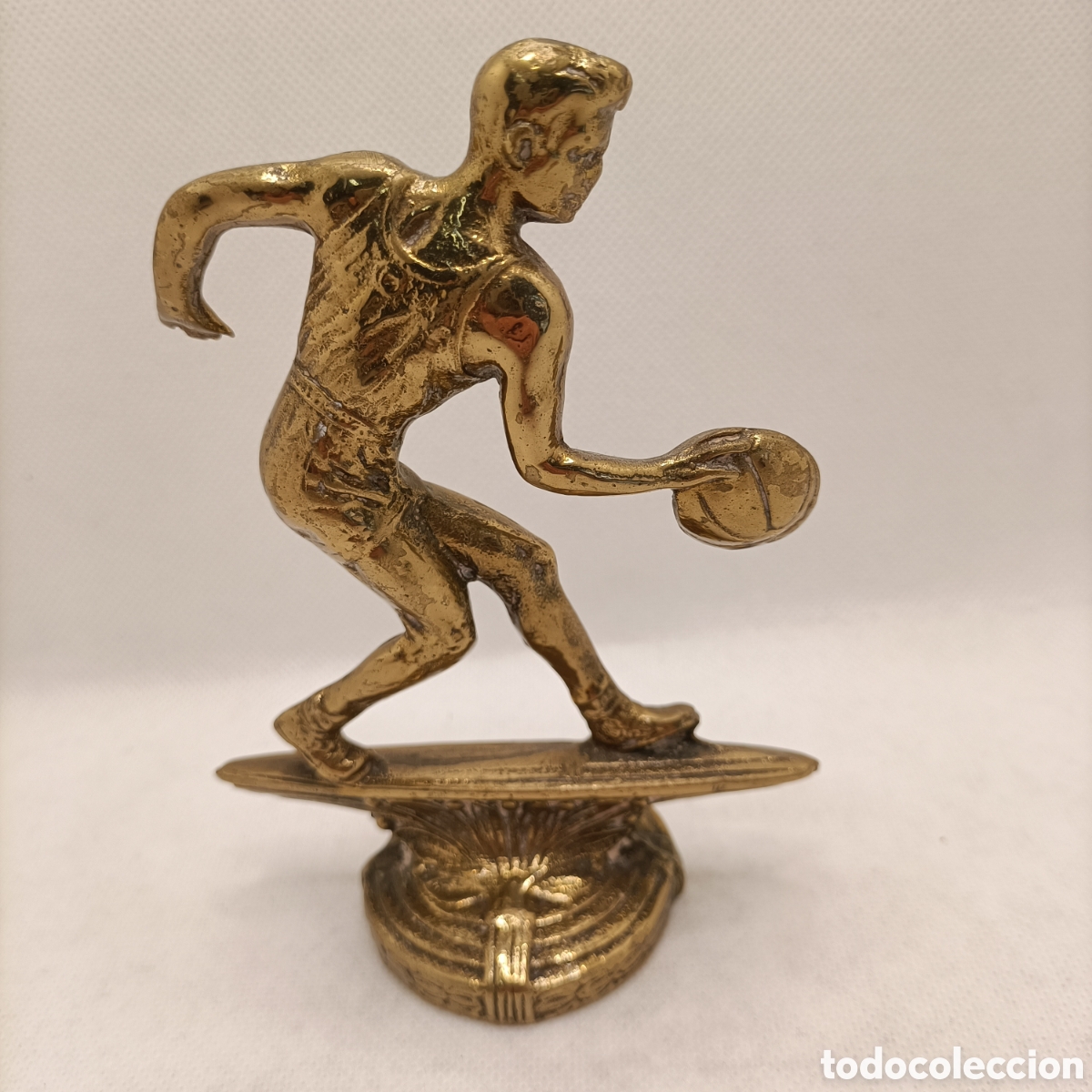 Arte: Jugador de Basket en Bronce - Foto 2