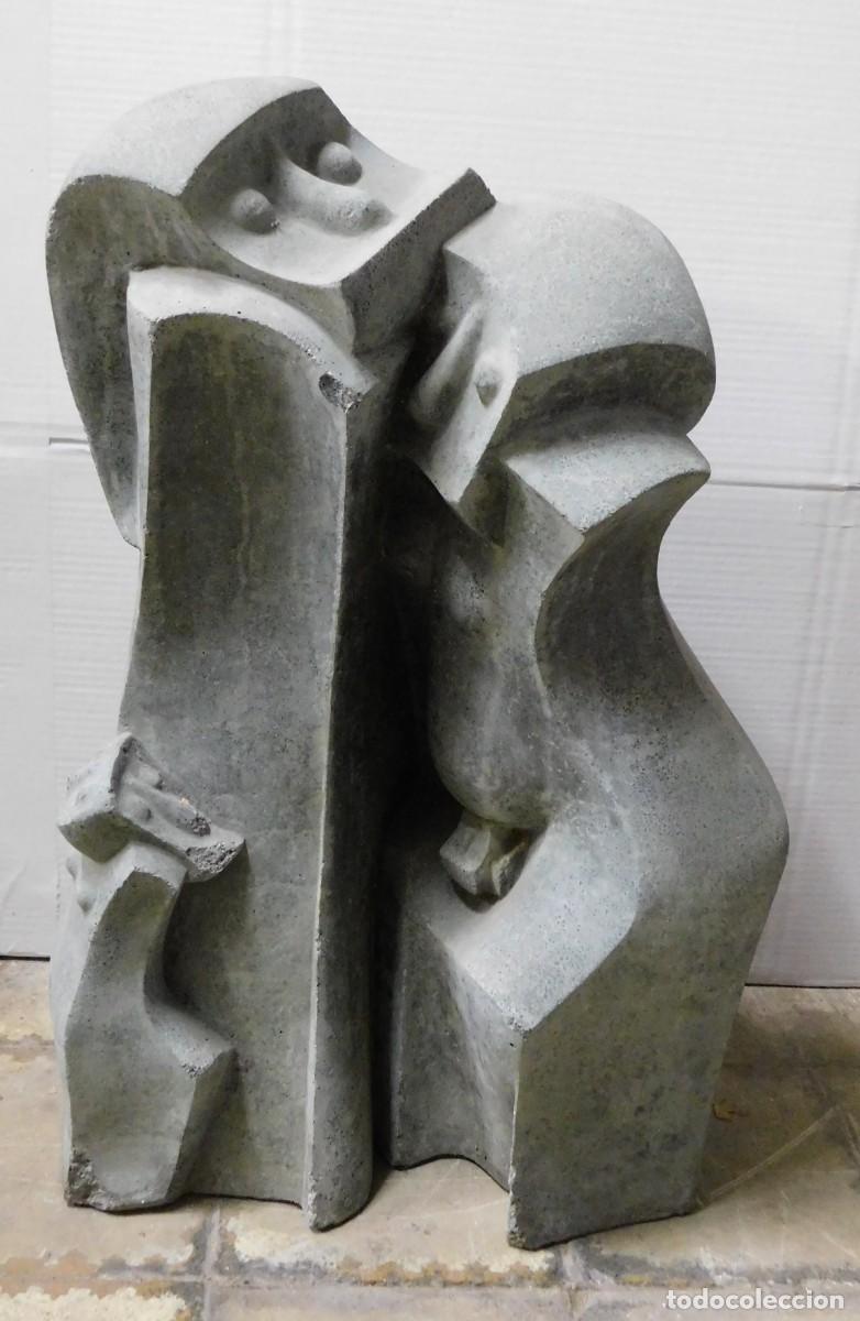 ESCULTURA CUBISTA DE PIEDRA