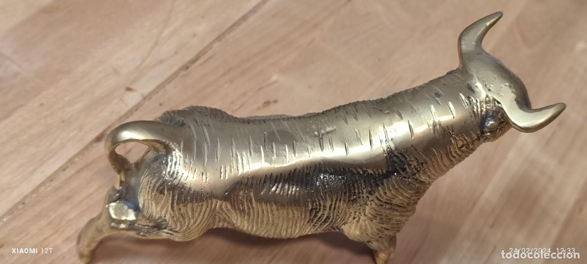 Arte: Antiguo toro de bronce. - Foto 2