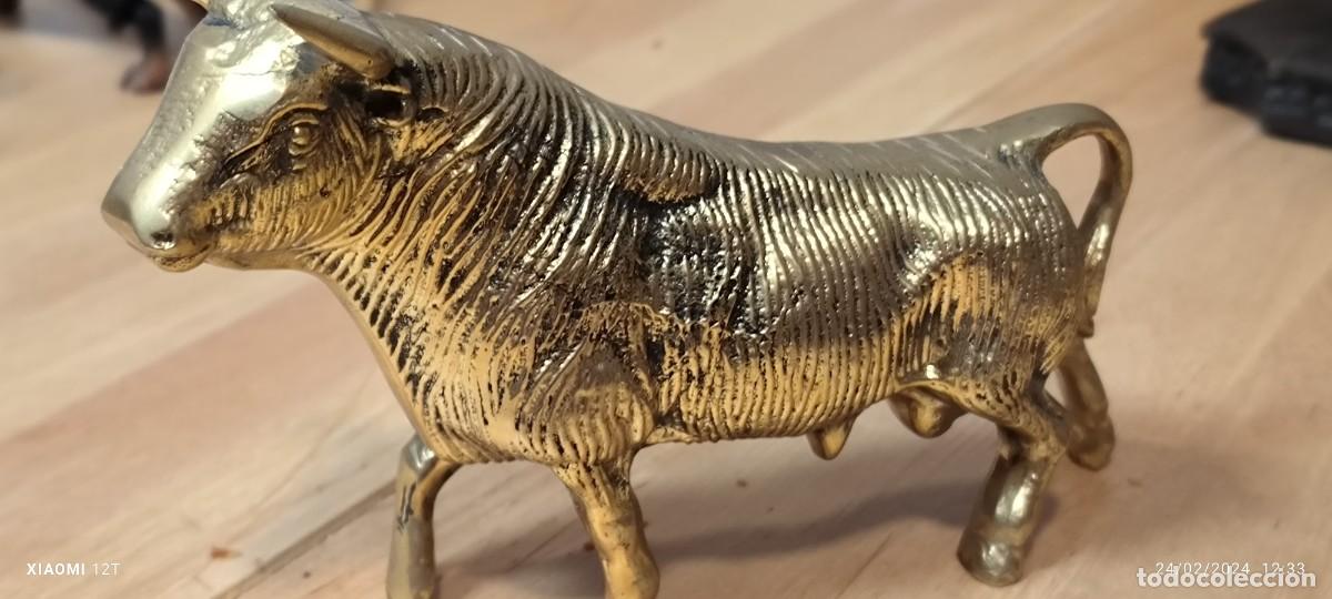 Arte: Antiguo toro de bronce. - Foto 4