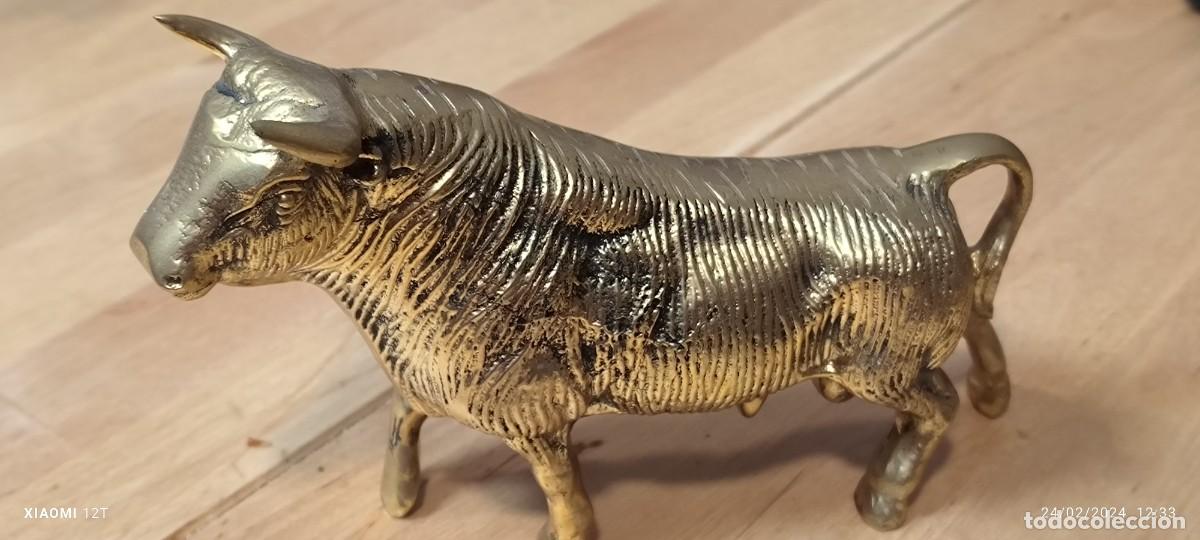 Arte: Antiguo toro de bronce. - Foto 5