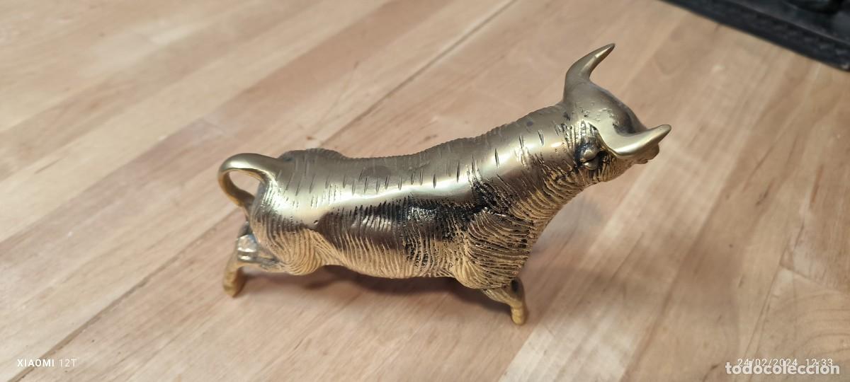 Arte: Antiguo toro de bronce. - Foto 6