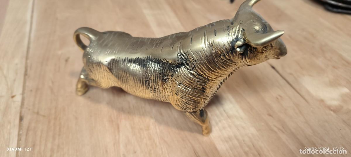 Arte: Antiguo toro de bronce. - Foto 8