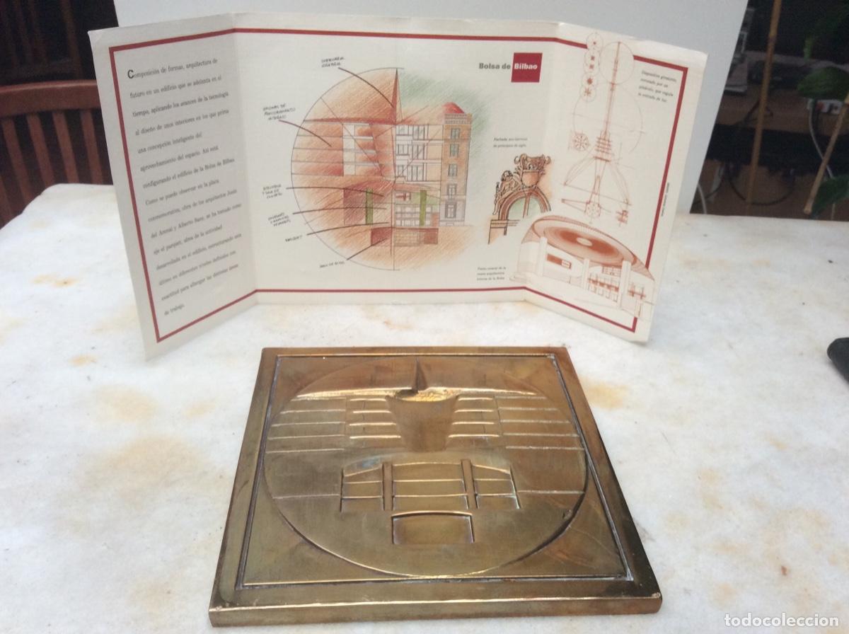Arte: PLACA BOLSA DE BILBAO EN BRONCE CON TR&Iacute;PTICO EXPLICATIVO - Foto 2