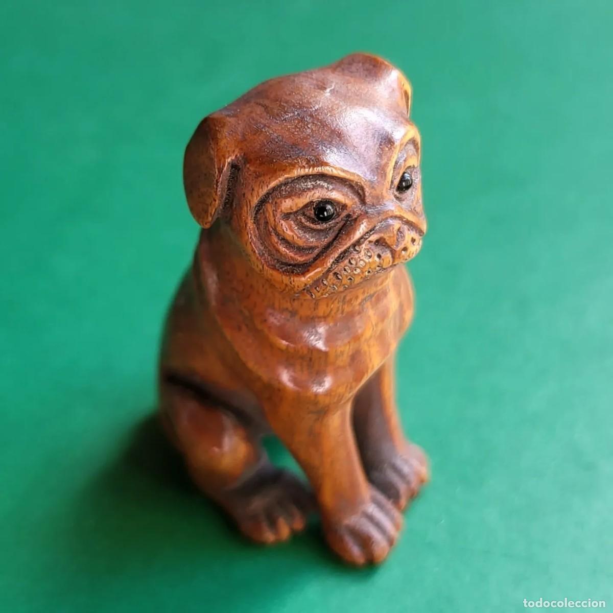 Arte: Perro Pug Netsuke japon&eacute;s de madera de boj tallado a mano - Foto 1