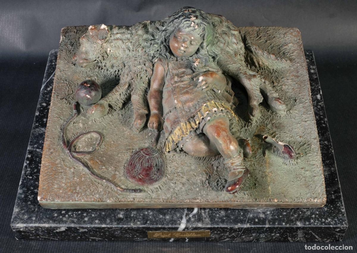 Arte: Relieve ni&ntilde;a con perro en resina - Foto 1