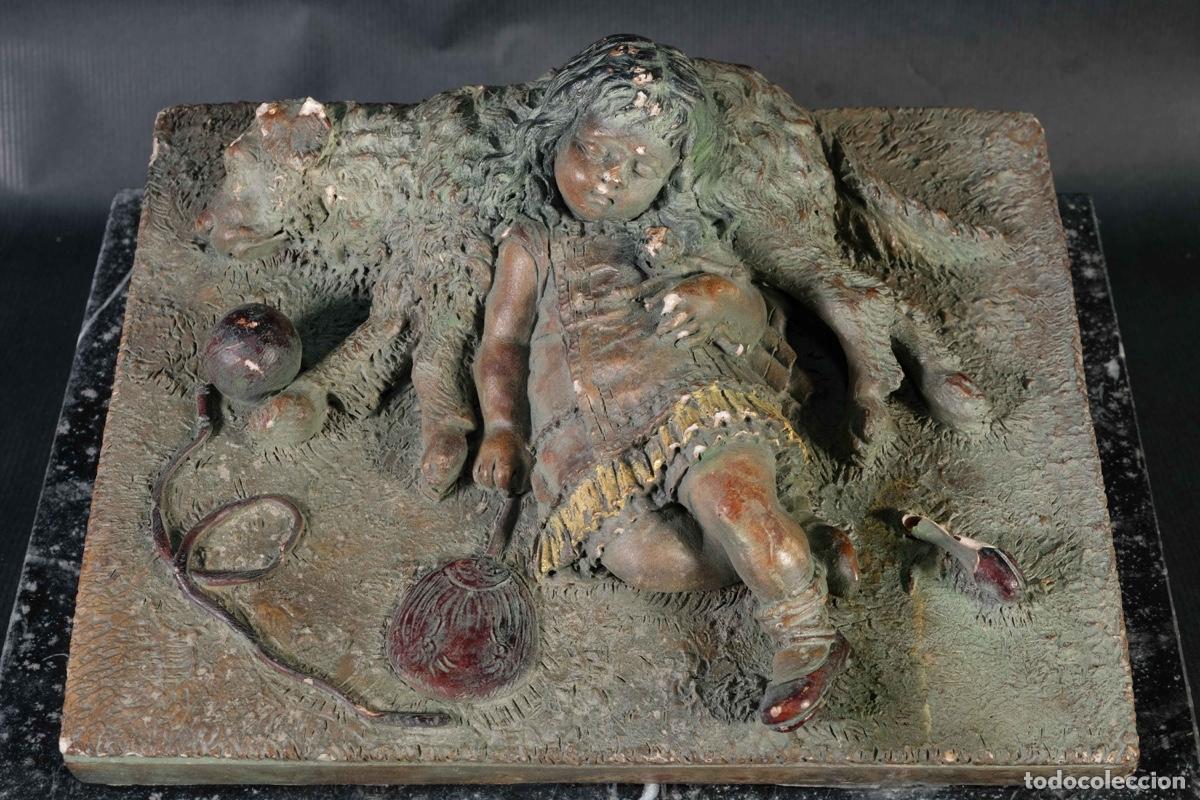 Arte: Relieve ni&ntilde;a con perro en resina - Foto 2