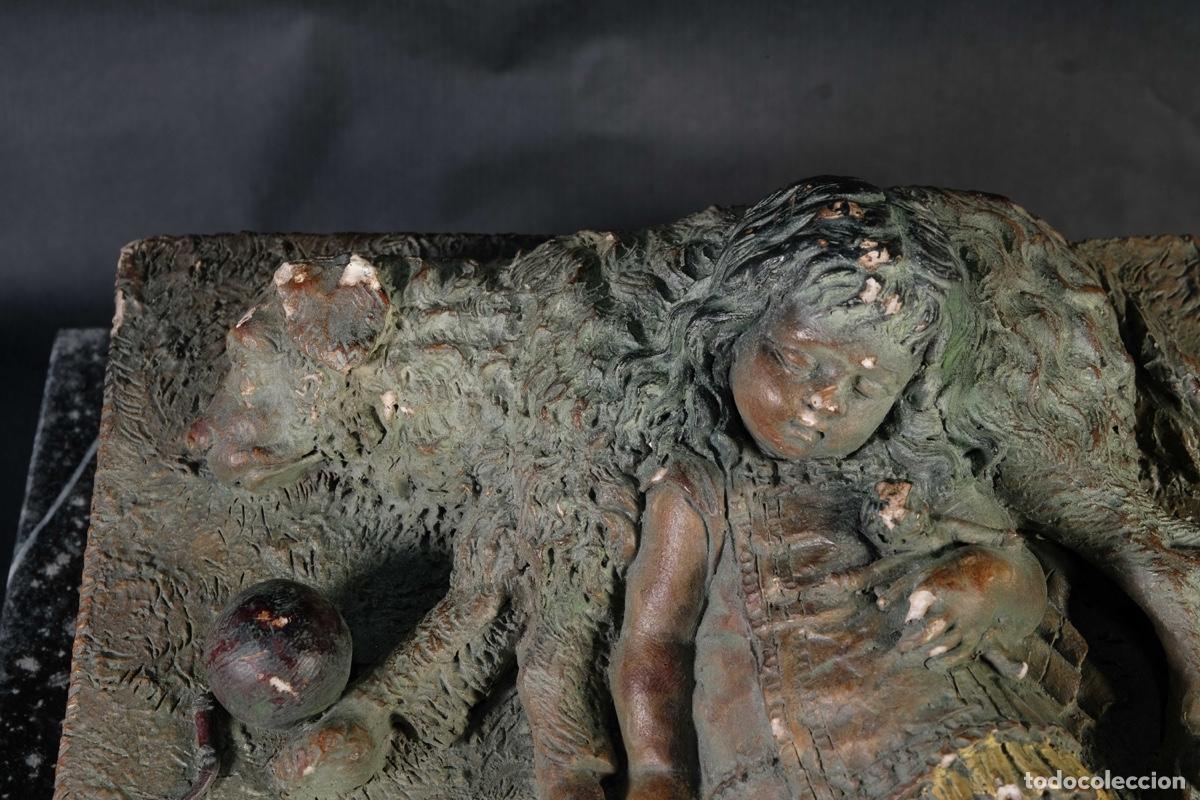 Arte: Relieve ni&ntilde;a con perro en resina - Foto 3