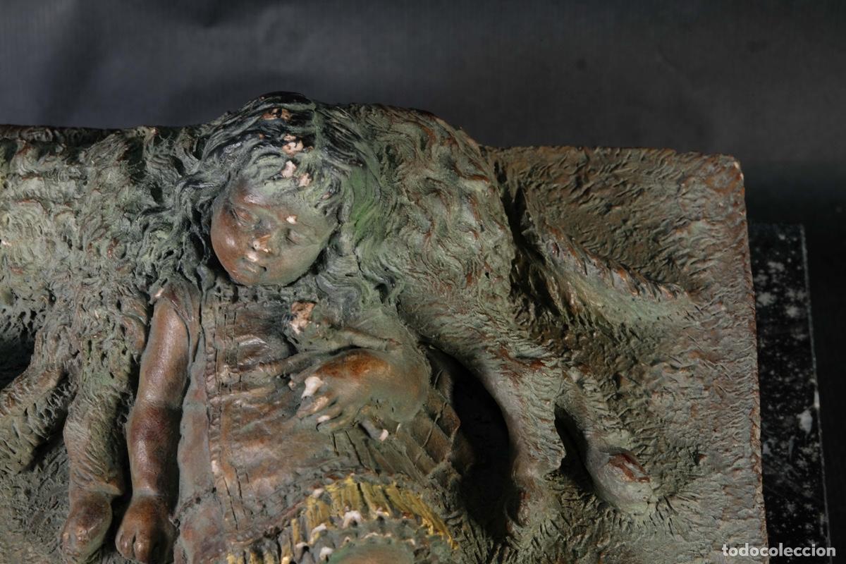 Arte: Relieve ni&ntilde;a con perro en resina - Foto 4