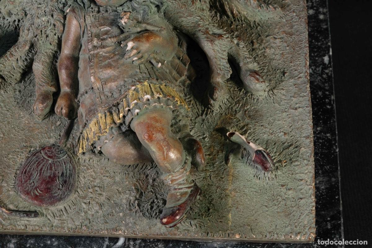Arte: Relieve ni&ntilde;a con perro en resina - Foto 5