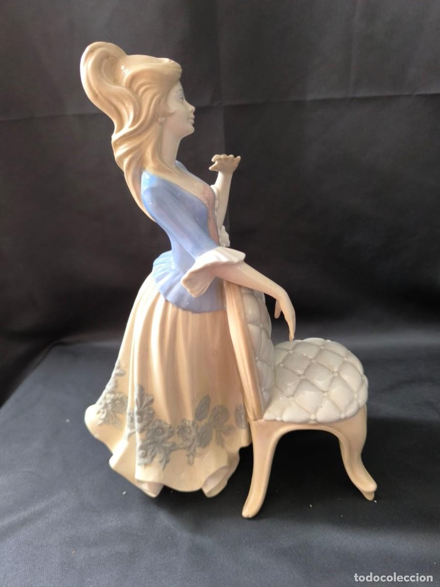 Arte: figura de joven dama con silla - Foto 1