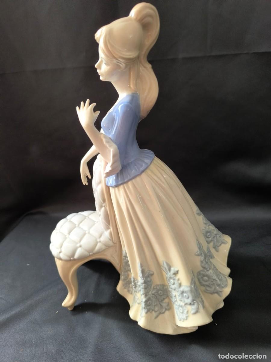 Arte: figura de joven dama con silla - Foto 5