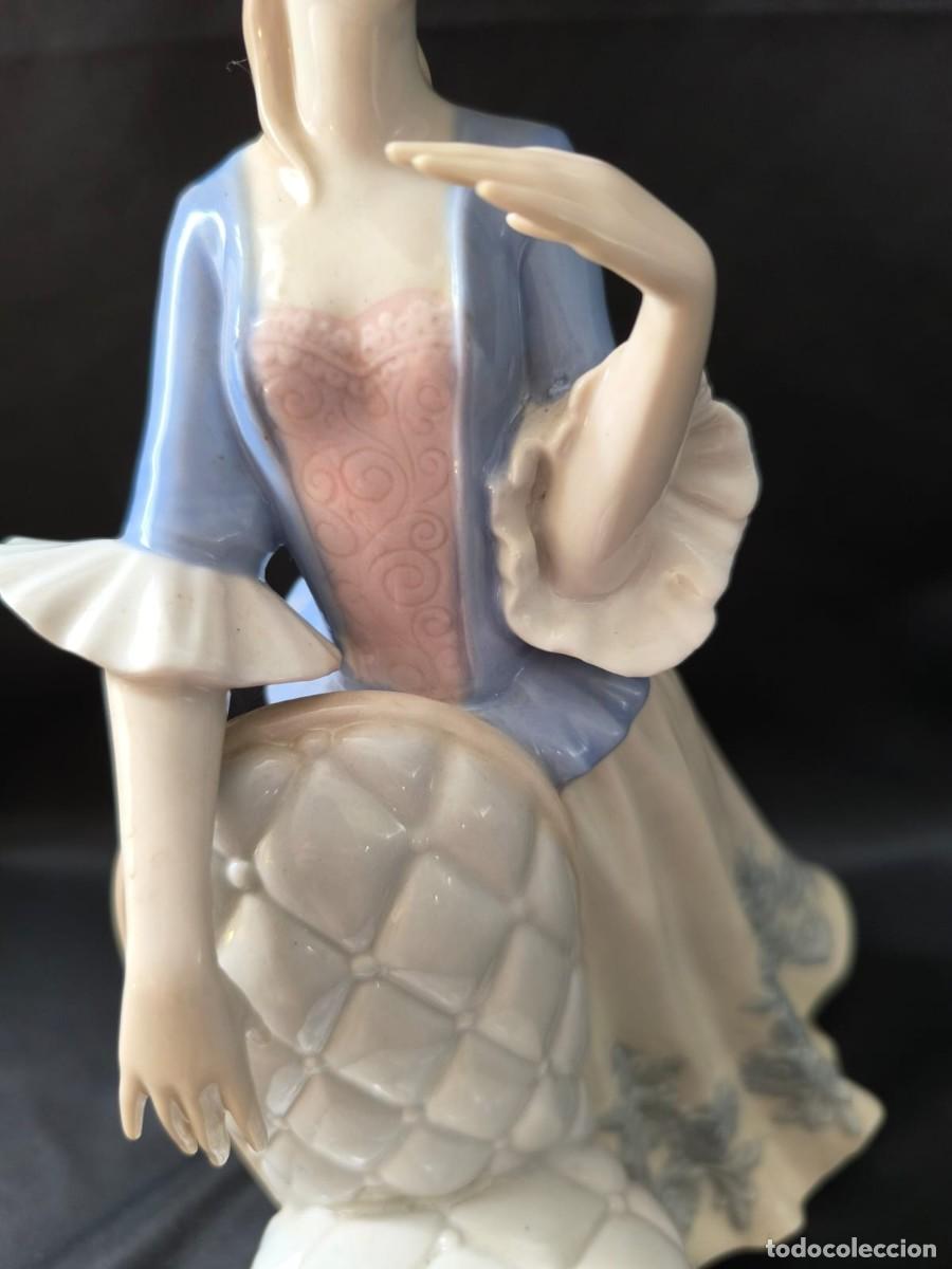 Arte: figura de joven dama con silla - Foto 7