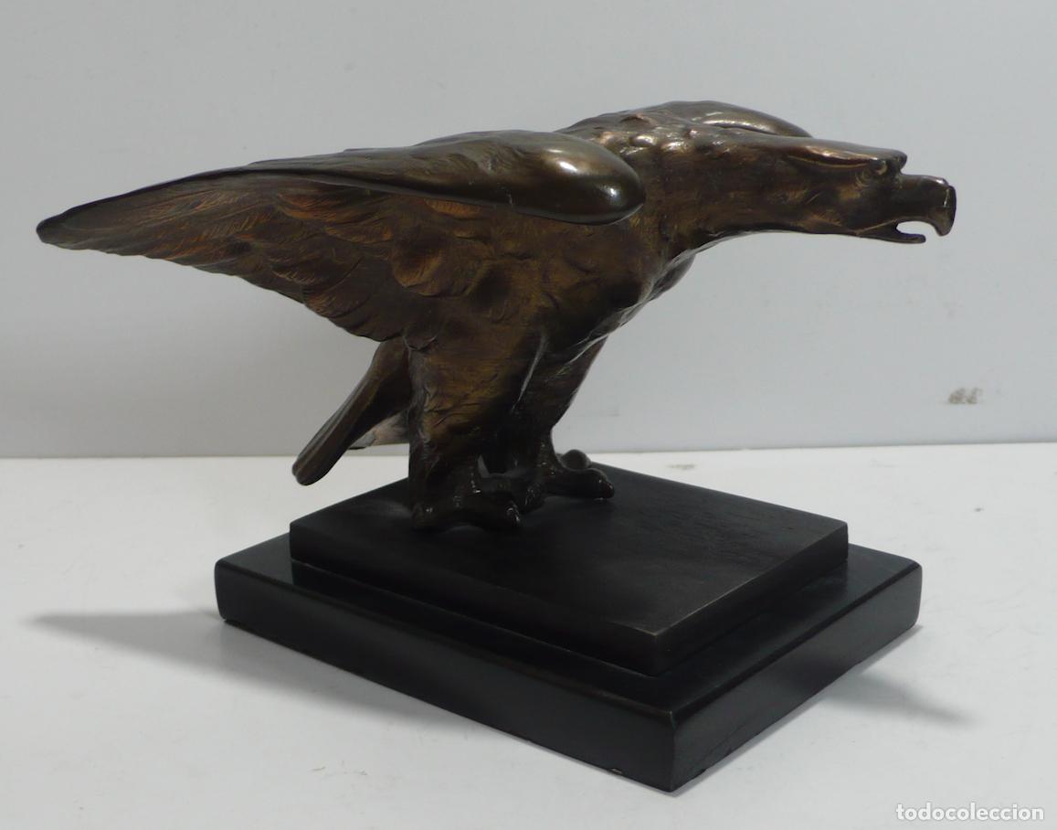 Arte: AGUILA EN BRONCE CON PEANA - Foto 1