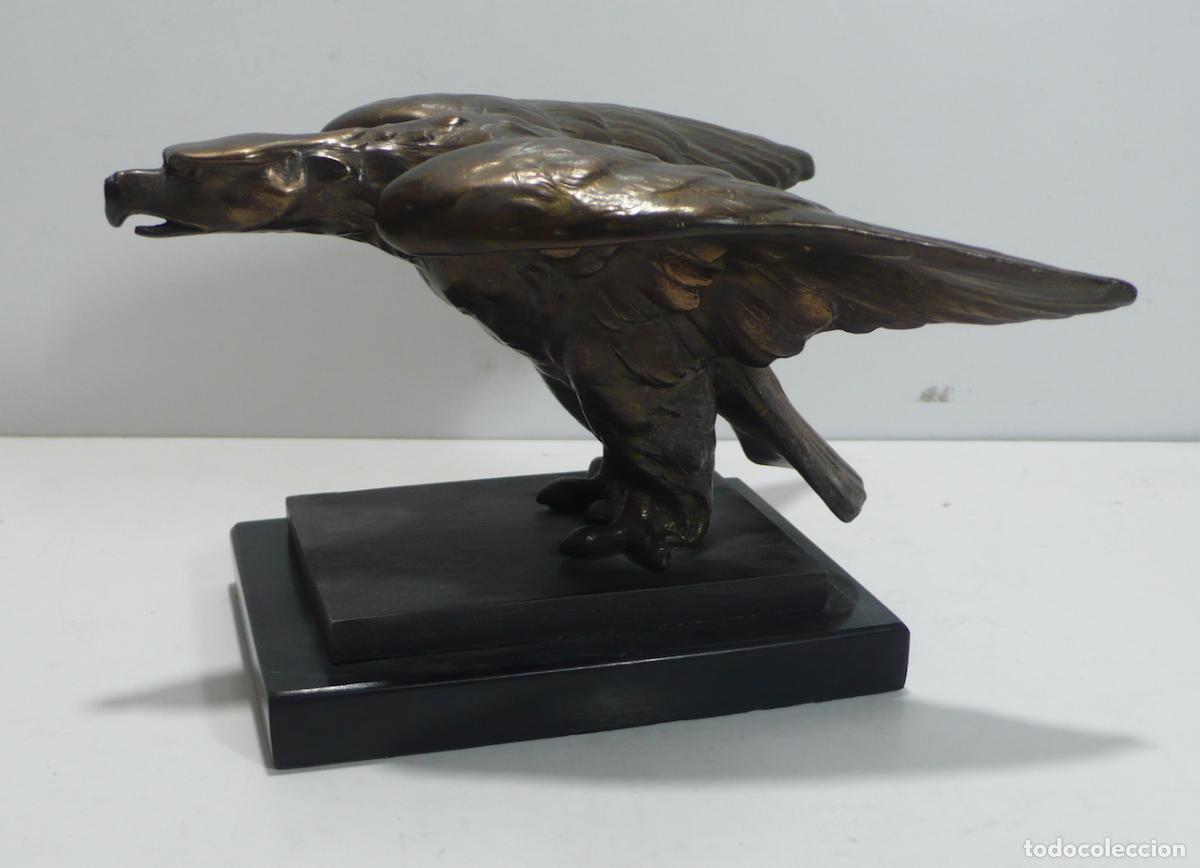 Arte: AGUILA EN BRONCE CON PEANA - Foto 2