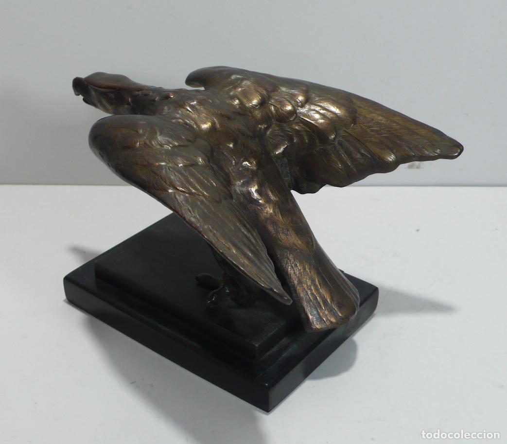 Arte: AGUILA EN BRONCE CON PEANA - Foto 3