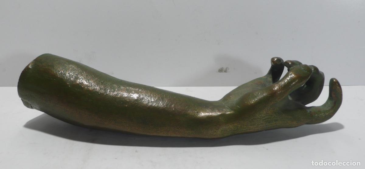 Arte: BRAZO DE BRONCE PATINADA - Foto 1