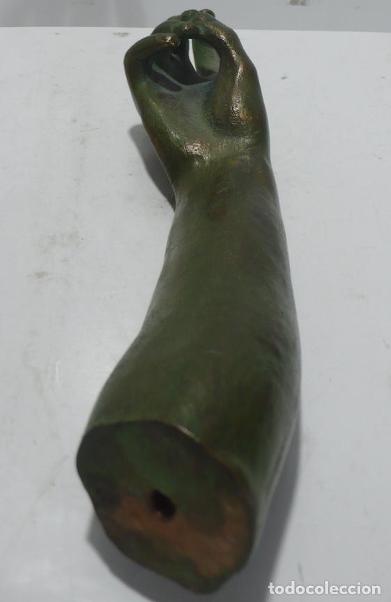 Arte: BRAZO DE BRONCE PATINADA - Foto 2
