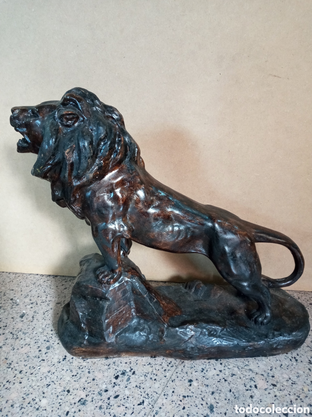 Arte: ESCULTURA DE LE&Oacute;N RUGIENDO SOBRE CABEZA DE UN FARA&Oacute;N.VER FOTOS.