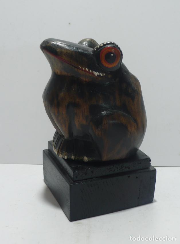 Arte: RANA TALLADA EN MADERA - Foto 2