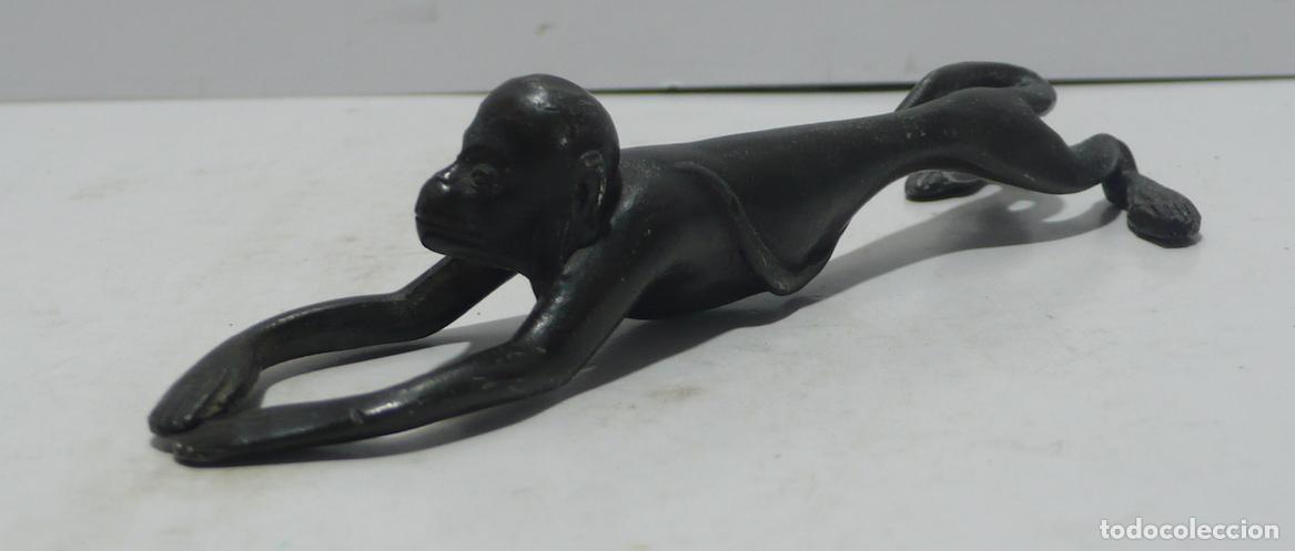 Arte: PEQUE&Ntilde;O MONO EN BRONCE - Foto 2