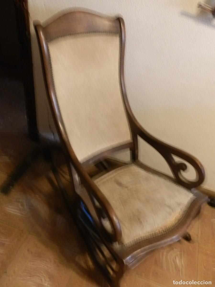 Arte: Silla mecedora de madera noble. - Foto 1