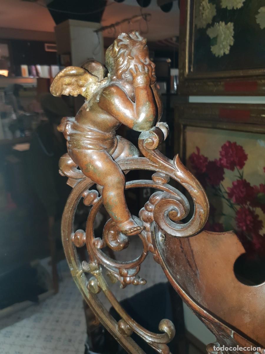 Arte: Jarron de bronce patinado con querubines - Foto 2