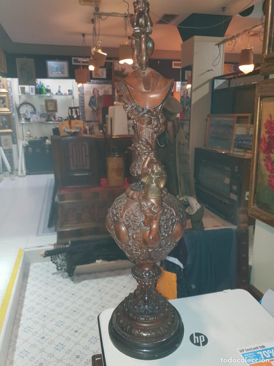 Arte: Jarron de bronce patinado con querubines - Foto 5