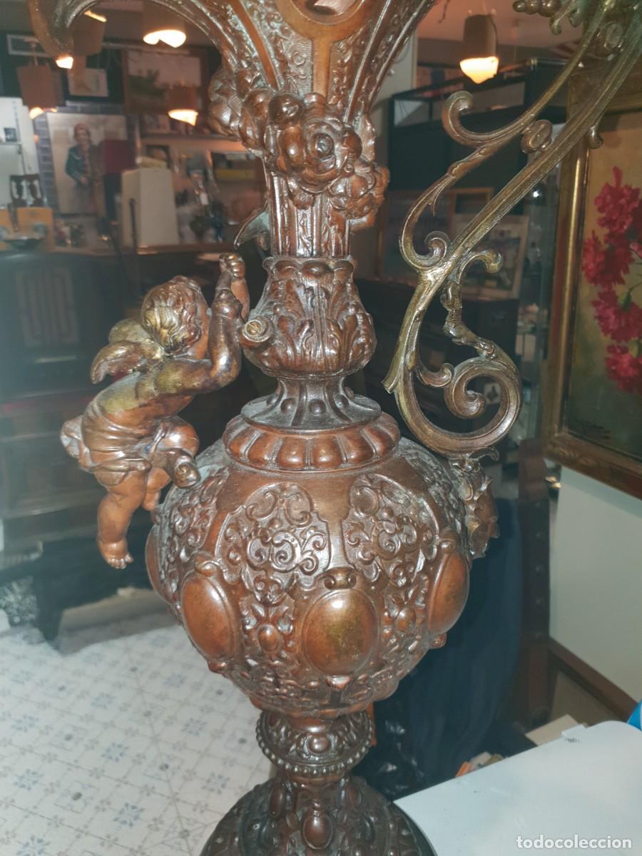 Arte: Jarron de bronce patinado con querubines - Foto 7