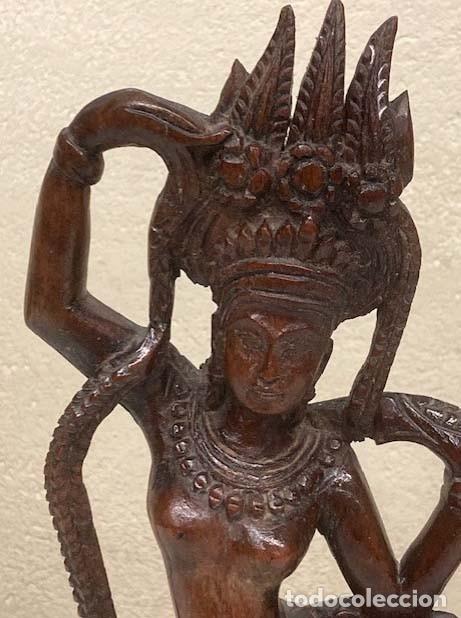 Arte: Figura de Apsara danzando en madera noble - Foto 2