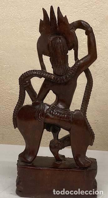 Arte: Figura de Apsara danzando en madera noble - Foto 4
