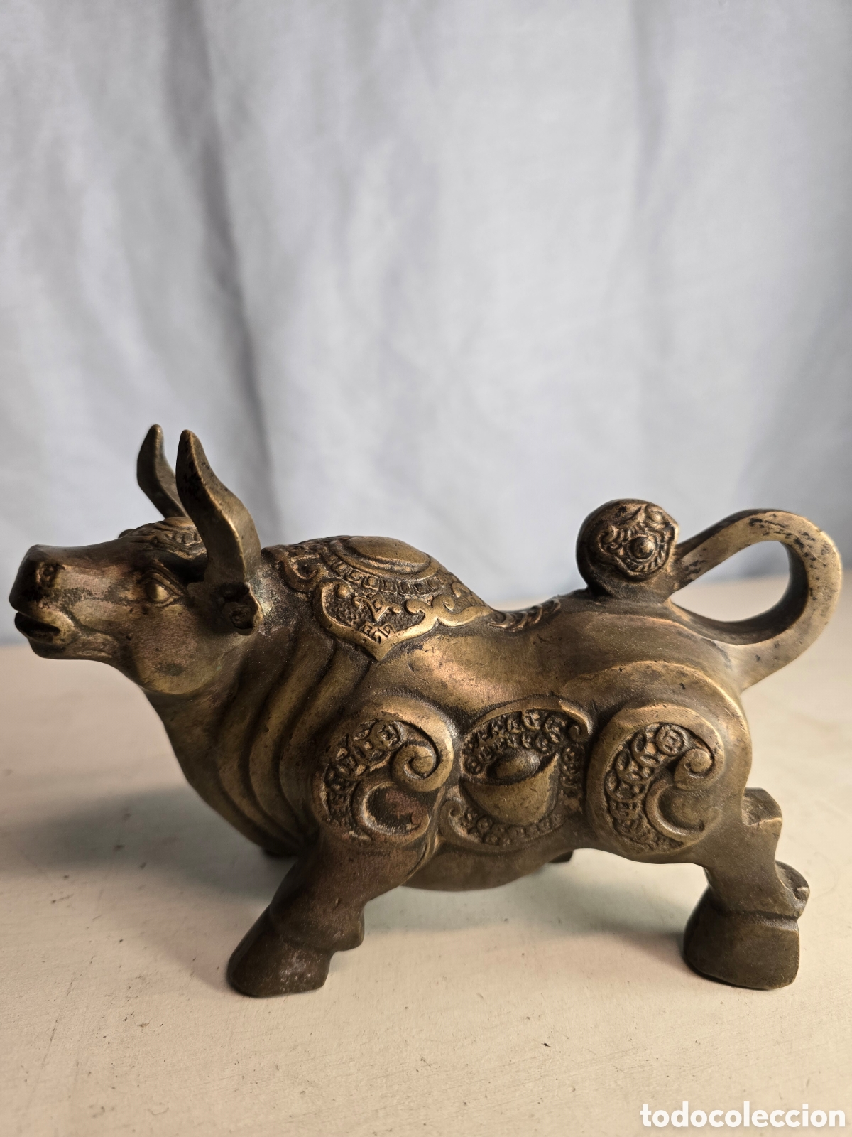 Arte: Estatua de toro de bronce - Foto 2