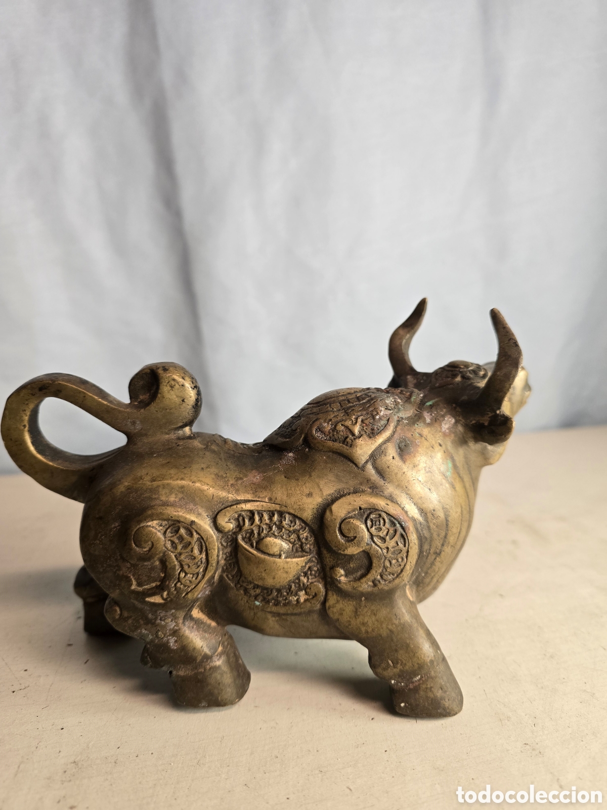 Arte: Estatua de toro de bronce - Foto 1